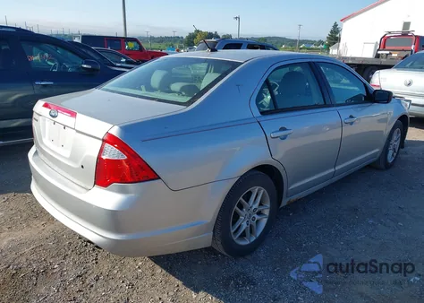 2012 Ford Fusion S z USA, uszkodzony, nr VIN 3FAHP0GA8CR135296